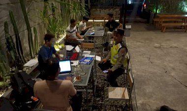 Cooling-System-Polres-Tulungagung-Patroli-Sambang-Ajak-Warga-Jaga-Persatuan-dan-Kesatuan-Pasca-Coblosan-Pemilu